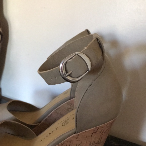 Chinese laundry Los Angeles wedges - Picture 7 of 7